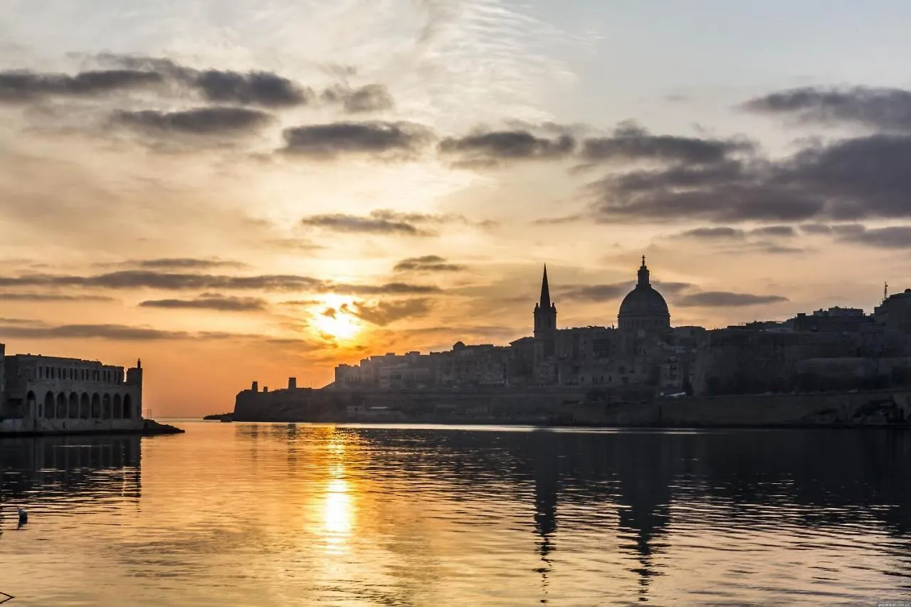 Luxury Apartment With Valletta And Harbour Views Sliema