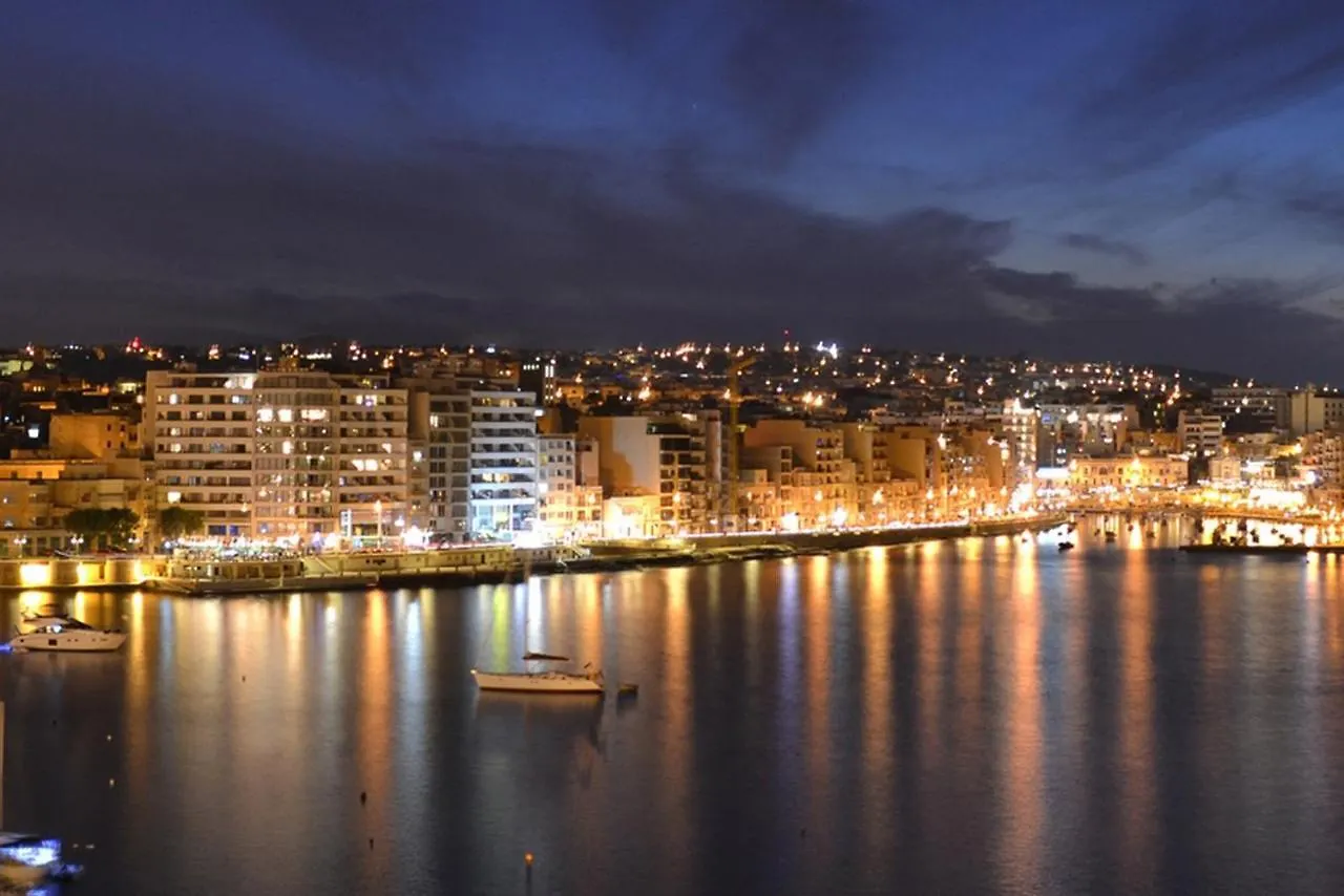 Luxury Apartment With Valletta And Harbour Views Sliema